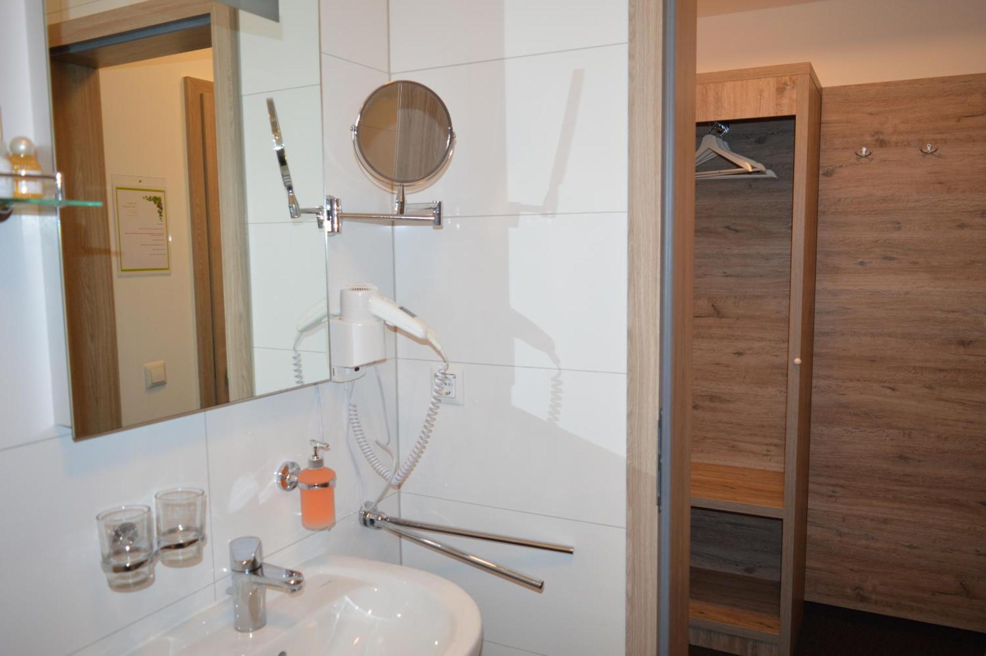 Pension Zur Traube Bergheim  Zimmer foto